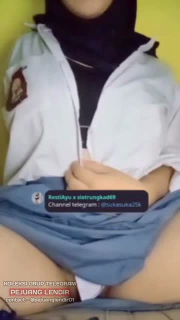 Jilbab masih pakai seragam langsung omek – Tele @PejuangLendir01.mp4