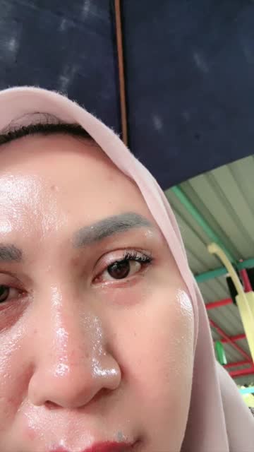 Tante hijab EKSIB di tempat wisata