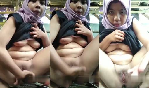 Bokep Jilbab Esemah Jongkok Omek Disiang Hari