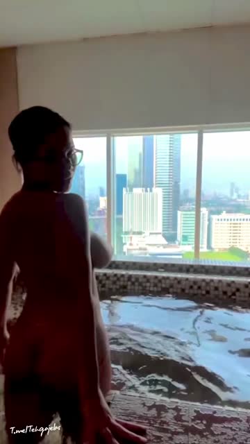 Siskaeee Prank Ojol di Kolam Gedung apartement onlyfans
